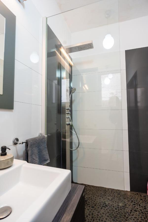 Cozy & Spacious Flat Near Victoriei Square Bucharest Exterior photo